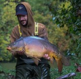 Vass Active90 Fishing Cap and Carp Rising Hoodie River